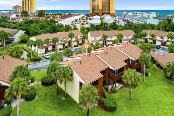 Beachwalk: Walk to Beach & Pool - Image 1