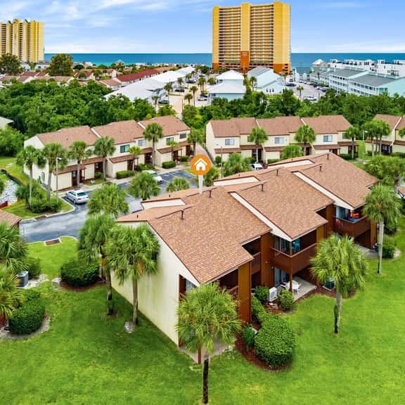 Beachwalk: Walk to Beach & Pool - Image 1